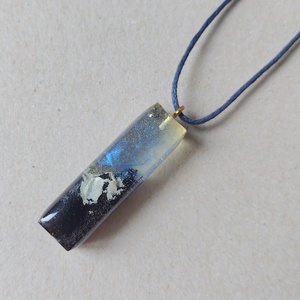 Havas hegytető műgyanta nyaklánc  - Meska.hu