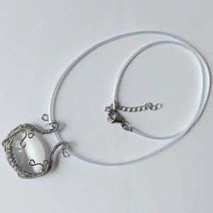 Fehér macskaszemes acél nyaklánc - ékszer - nyaklánc - medálos nyaklánc - Meska.hu