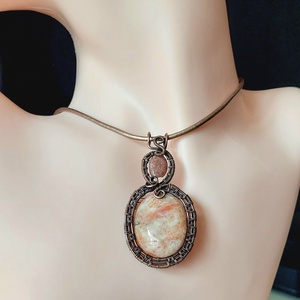 Vörösréz nyaklánc napkővel és eper kvarccal - Meska.hu