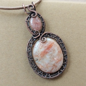 Vörösréz nyaklánc napkővel és eper kvarccal - ékszer - nyaklánc - medálos nyaklánc - Meska.hu