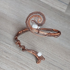 Vörösréz merev karkötő holdkő ásvány kövekkel - ékszer - karkötő - karperec - Meska.hu