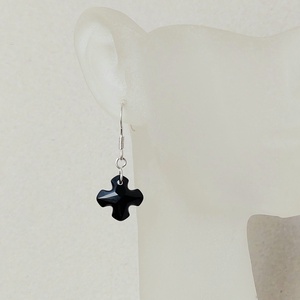 Sterling ezüst fülbevaló fekete swarovski kristállyal - Meska.hu