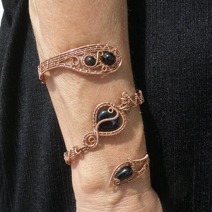 Dupla vörösréz karkötő ónix és fekete achát ásványokkal - ékszer - karkötő - karperec - Meska.hu