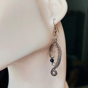 Vörösréz fülbevaló kék napkővel - ékszer - fülbevaló - lógó fülbevaló - Meska.hu