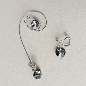 Acél aszimmetrikus fülékszer swarovski kristályokkal - ékszer - fülbevaló - fülékszer - Meska.hu