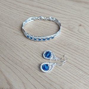 Ezüstözött karkötő és fülbevaló szett kék swarovski kristályokkal - Meska.hu