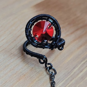 Fekete drót kézékszer swarovski kristályokkal, kézfej karkötő gyűrűvel - ékszer - karkötő - kézfej karkötő - Meska.hu