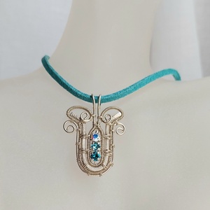 Alpakka nyaklánc 3 féle színű swarovski kristállyal - Meska.hu