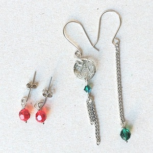 2 pár acél fülbevaló swarovski kristályokkal, Ékszer, Fülbevaló, Lógó fülbevaló, Ékszerkészítés, Acélból készült 2 pár fülbevaló swarovski kristályokkal.
A piros kristályos bedugós, hossza 1,1 cm...., MESKA