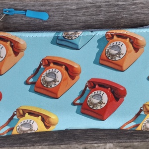 Retro telefon mintás neszeszer,mobiltok,szemüvegtok - Meska.hu
