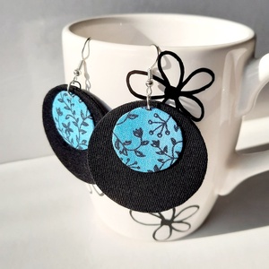 Fekete kék virágos textilfülbevaló - ékszer - fülbevaló - lógós kerek fülbevaló - Meska.hu