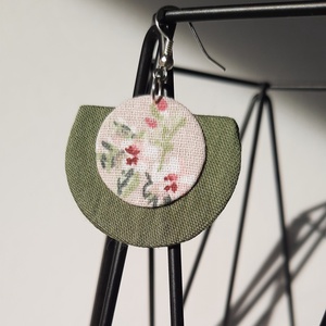 Zöld virágos textil fülbevaló - ékszer - fülbevaló - lógó fülbevaló - Meska.hu