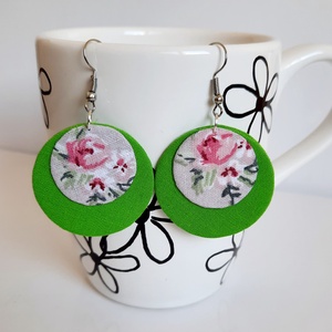 Zöld virágos textilfülbevaló - ékszer - fülbevaló - karika fülbevaló - Meska.hu