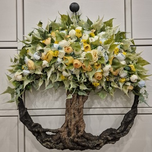 Életfa, Otthon & Életmód, Dekoráció, Ajtó- és ablak dekoráció, Ajtódísz & Kopogtató, Decoupage, transzfer és szalvétatechnika, Virágkötés, 35 cm átmérőjű életfa sárga ,fehér, halványkék virágokkal
Lézervágott fa alapra készült, a fa törzs..., MESKA