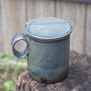 Bögre kerámia szűrővel, fedővel  - Meska.hu