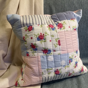 Vintage romantikus virágmintás patchwork díszpárna - Meska.hu