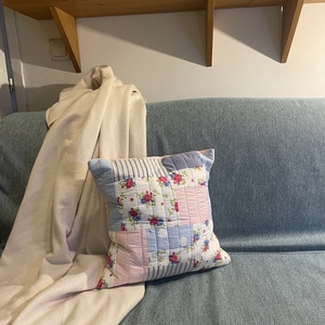 Vintage romantikus virágmintás patchwork díszpárna - otthon & életmód - lakástextil - párna & párnahuzat - díszpárna (belsővel együtt) - Meska.hu