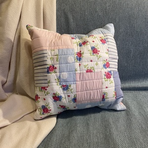 Vintage romantikus virágmintás patchwork díszpárna - otthon & életmód - lakástextil - párna & párnahuzat - díszpárna (belsővel együtt) - Meska.hu
