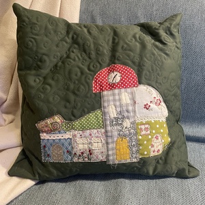 Manóváros házikós párna - otthon & életmód - lakástextil - párna & párnahuzat - díszpárna (belsővel együtt) - Meska.hu