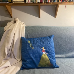 Sárkányeregető kislány puha díszpárna - otthon & életmód - lakástextil - párna & párnahuzat - díszpárna (belsővel együtt) - Meska.hu