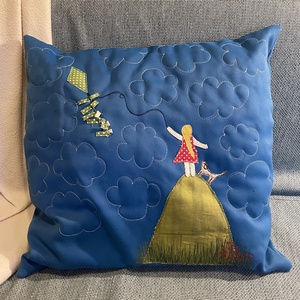 Sárkányeregető kislány puha díszpárna - Meska.hu