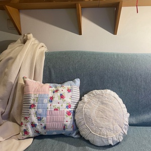 Vintage hímzett romantikus fehér-bézs díszpárna - otthon & életmód - lakástextil - párna & párnahuzat - díszpárna (belsővel együtt) - Meska.hu