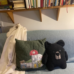 Feketemedve - mackó formájú puha párna - otthon & életmód - lakástextil - párna & párnahuzat - díszpárna (belsővel együtt) - Meska.hu