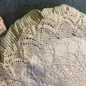 Vintage csipkés romantikus csíkos díszpárna, Otthon & Életmód, Lakástextil, Párna & Párnahuzat, Díszpárna (belsővel együtt), Varrás, Patchwork, foltvarrás, MESKA