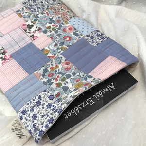 Romantikus patchwork könykabát vagy könyvtok, tablet tartó, Könyv & Zene, Könyvtok, Varrás, Patchwork, foltvarrás, MESKA