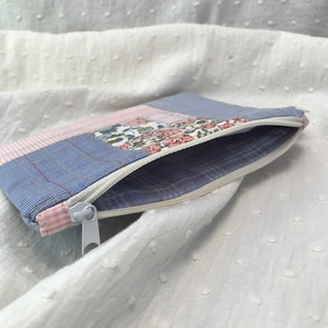 Pici, virágos patchwork cipzáras neszesszer - Meska.hu