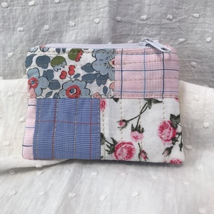 Icipici, virágos patchwork cipzáras neszesszer, Táska & Tok, Pénztárca & Más tok, Aprópénztartó, Varrás, Patchwork, foltvarrás, MESKA