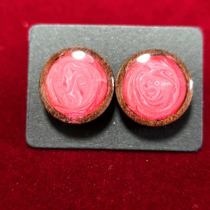 Piros márvány mintás fa cabochon fülbevaló � 10 mmEz a különleges, kézzel készült fülbevaló a természetes fa és a fényes, Ékszer, Fülbevaló, Pötty fülbevaló, Ékszerkészítés, MESKA