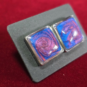 Kék�bíbor márvány mintás négyzet fülbevaló � 13x13 mm - ékszer - fülbevaló - pötty fülbevaló - Meska.hu