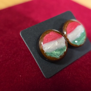 Magyar zászlós, kézzel készült fa fülbevaló � UV gyantával - ékszer - fülbevaló - pötty fülbevaló - Meska.hu