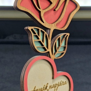 Egyedi fa rózsa � Anyák napi ajándék, gravírozott szívvel - otthon & életmód - dekoráció - asztal és polc dekoráció - asztaldísz - Meska.hu