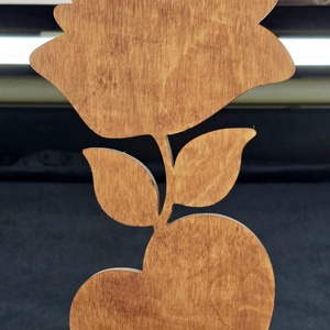 Egyedi fa rózsa � Anyák napi ajándék, gravírozott szívvel - otthon & életmód - dekoráció - asztal és polc dekoráció - asztaldísz - Meska.hu