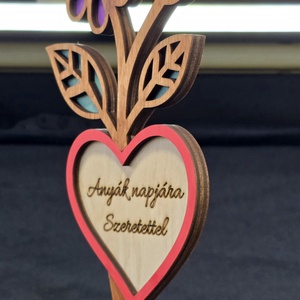 Egyedi fa virágok � Anyák napi ajándék, gravírozott szívvel - otthon & életmód - dekoráció - asztal és polc dekoráció - asztaldísz - Meska.hu
