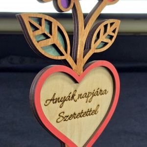Egyedi fa virágok � Anyák napi ajándék, gravírozott szívvel - otthon & életmód - dekoráció - asztal és polc dekoráció - asztaldísz - Meska.hu