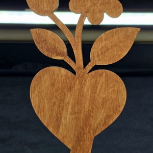 Egyedi fa virágok � Anyák napi ajándék, gravírozott szívvel - otthon & életmód - dekoráció - asztal és polc dekoráció - asztaldísz - Meska.hu