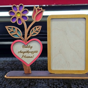 Egyedi fa virágos képkeret � Anyák napi ajándék, gravírozott szívvel - Meska.hu