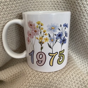 Virágos bögre-1975. -50.születésnapra - otthon & életmód - konyhafelszerelés, tálalás - tálalás - bögre & csésze - Meska.hu