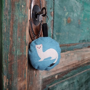 Textil kulcstartó  Hermelin - táska & tok - kulcstartó & táskadísz - kulcstartó - Meska.hu