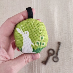 Textil kulcstartó  Pitypangos nyuszi, Táska & Tok, Kulcstartó & Táskadísz, Kulcstartó, Baba-és bábkészítés, Varrás, MESKA