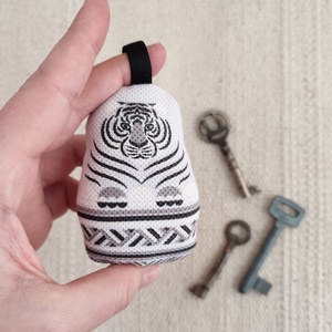 Textil kulcstartó  Fehér tigris, Táska & Tok, Kulcstartó & Táskadísz, Kulcstartó, Baba-és bábkészítés, Varrás, MESKA