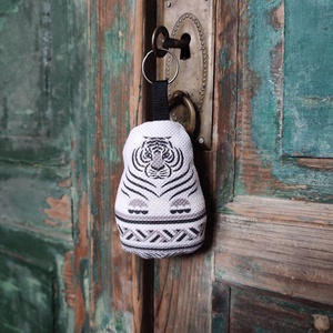 Textil kulcstartó  Fehér tigris - táska & tok - kulcstartó & táskadísz - kulcstartó - Meska.hu
