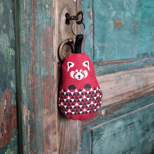 Textil kulcstartó  Kis panda, vörös macskamedve, Táska & Tok, Kulcstartó & Táskadísz, Kulcstartó, Baba-és bábkészítés, Varrás, MESKA