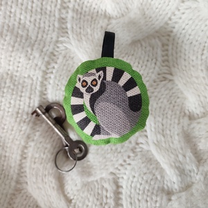 Textil kulcstartó  Gyűrűsfarkú maki - táska & tok - kulcstartó & táskadísz - kulcstartó - Meska.hu