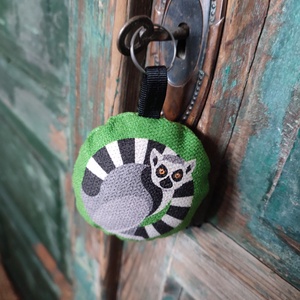 Textil kulcstartó  Gyűrűsfarkú maki - táska & tok - kulcstartó & táskadísz - kulcstartó - Meska.hu