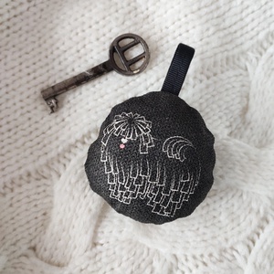 Textil kulcstartó  Puli (fekete) - táska & tok - kulcstartó & táskadísz - kulcstartó - Meska.hu