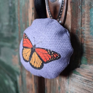 Textil kulcstartó  Pilli  Pompás királylepke - táska & tok - kulcstartó & táskadísz - kulcstartó - Meska.hu